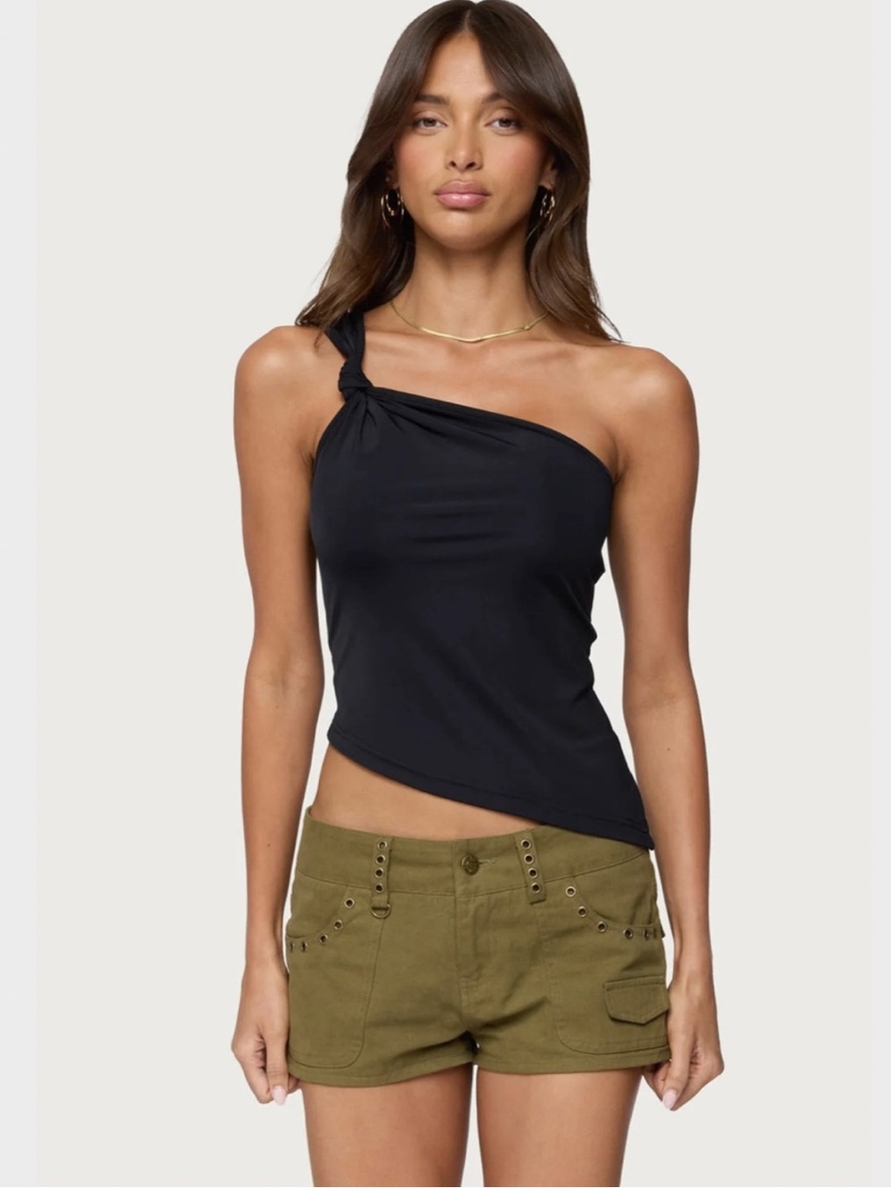 Edikted Knotted One Shoulder
Asymmetric Top